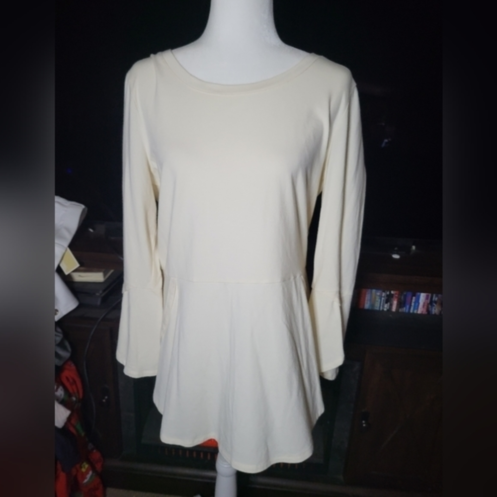 Isaac Mizrahi size Medium‎ ladies blouse w bell sleeves
